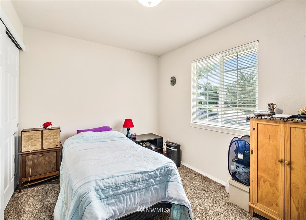 1711 Index Avenue Northeast Renton, WA 98056 - Photo 3 of 8 Gallery Image 3
