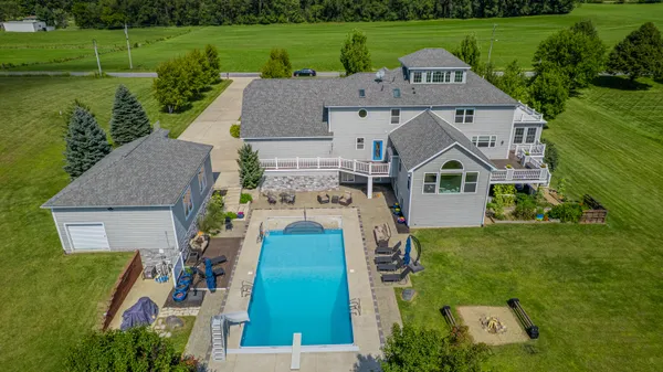 $1,415,000 | 520 East 700 North, Valparaiso, IN 46383