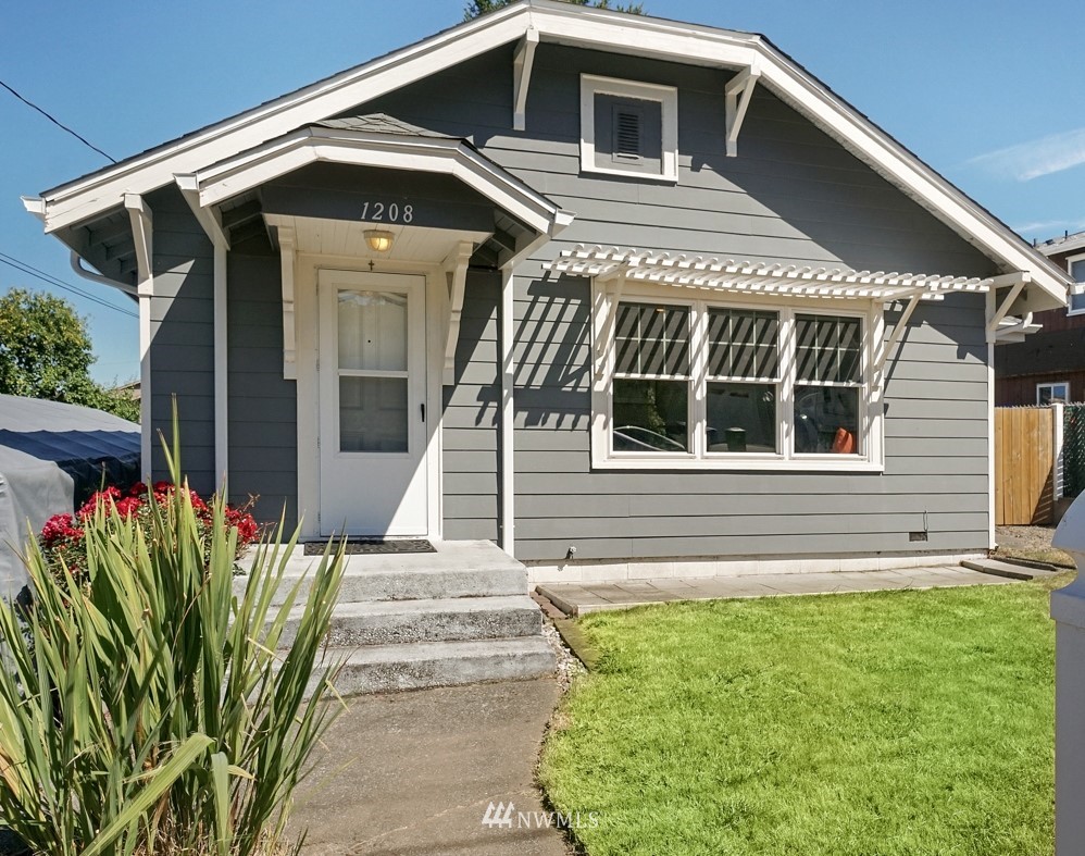 1208 North 32nd Street Renton, WA 98056 - Photo 1 of 17 Gallery Image 1