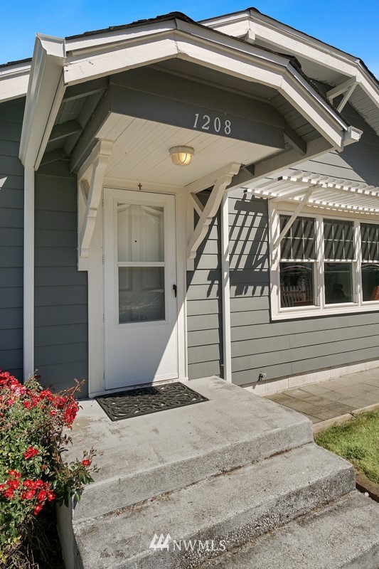 1208 North 32nd Street Renton, WA 98056 - Photo 2 of 17 Gallery Image 2
