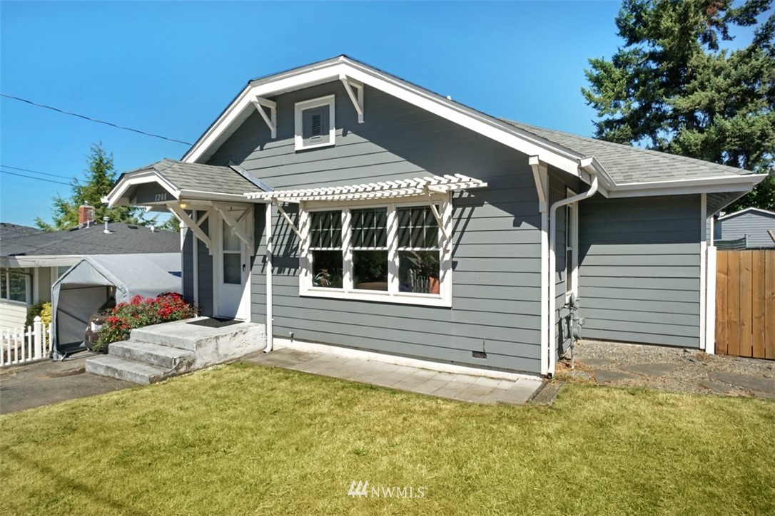 1208 North 32nd Street Renton, WA 98056 - Photo 3 of 17 Gallery Image 3