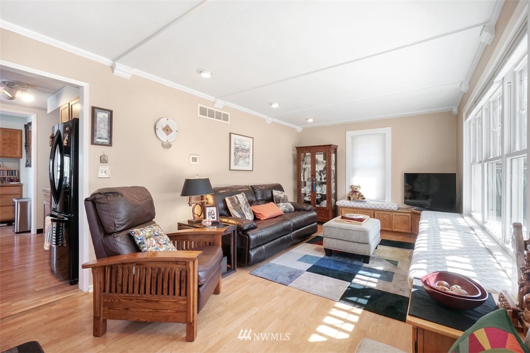 1208 North 32nd Street Renton, WA 98056 - Photo 4 of 17 Gallery Image 4
