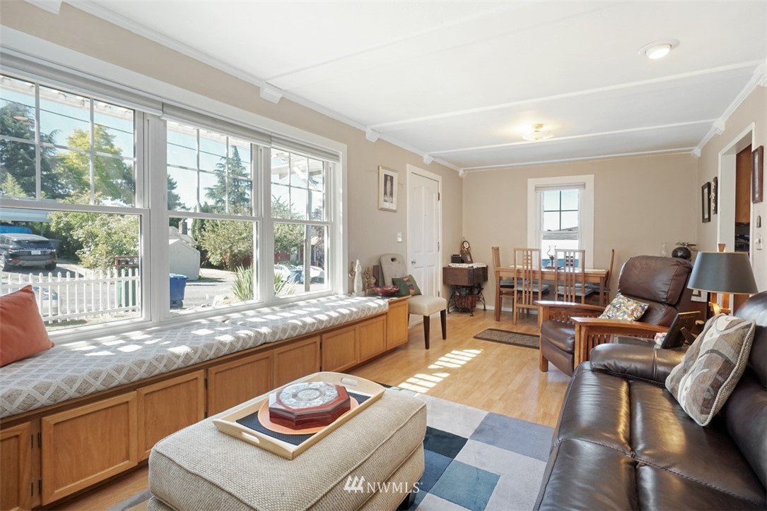 1208 North 32nd Street Renton, WA 98056 - Photo 5 of 17 Gallery Image 5