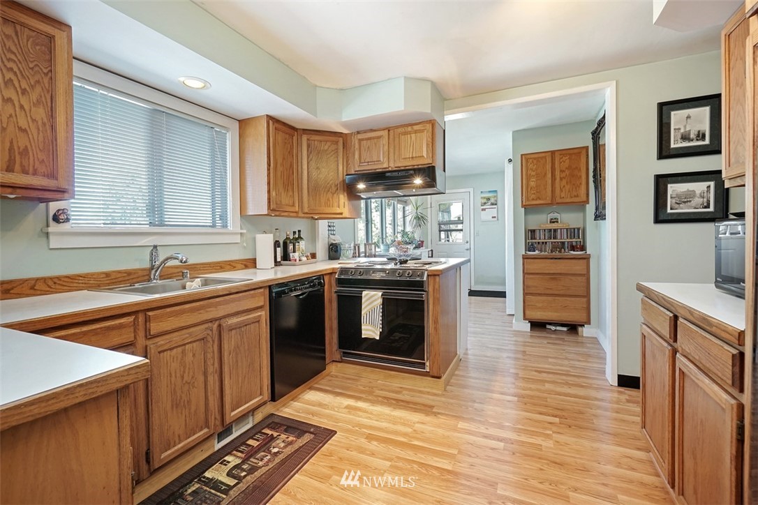 1208 North 32nd Street Renton, WA 98056 - Photo 8 of 17 Gallery Image 8