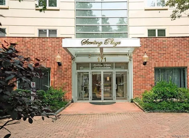 $1,300,000 | 171 Great Neck Road, Unit 3B, Great Neck, NY 11021