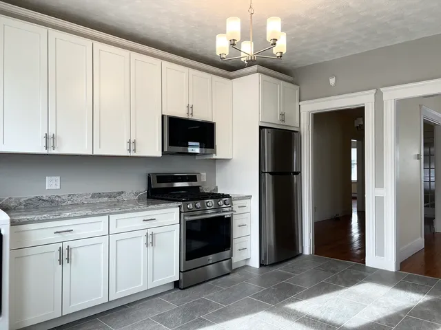 $3,600 | 31 Cutler Street, Unit 1, Winthrop, MA 02152