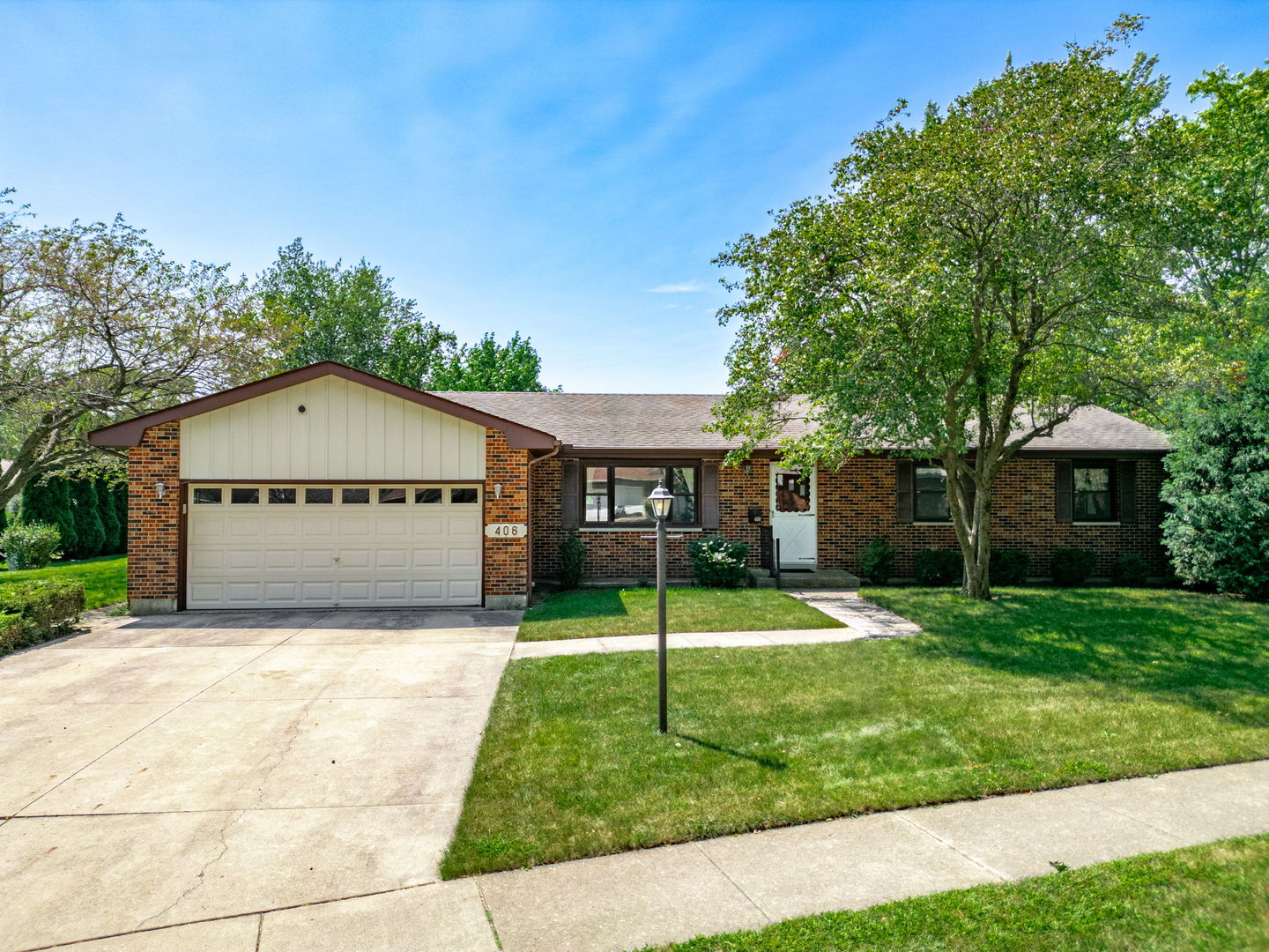406 Ridge Drive DeKalb, IL 60115 - Photo 1 of 44 Gallery Image 1