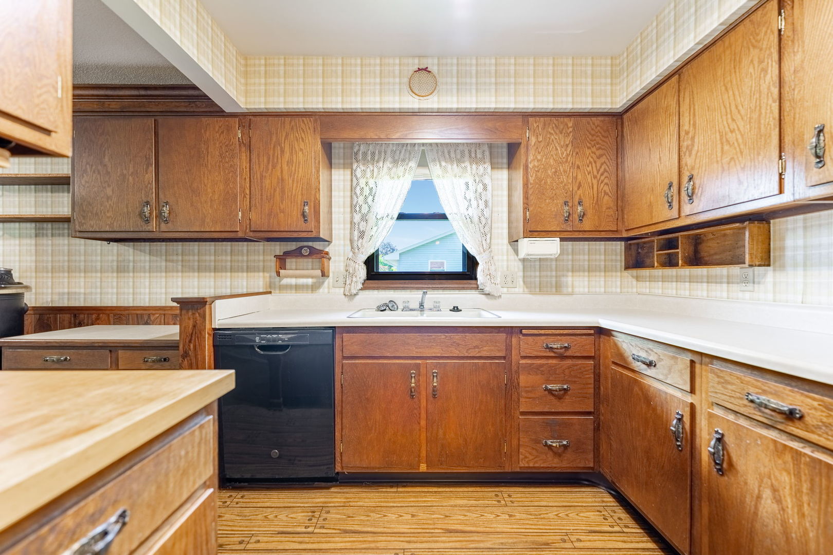 406 Ridge Drive DeKalb, IL 60115 - Photo 12 of 44 Gallery Image 12