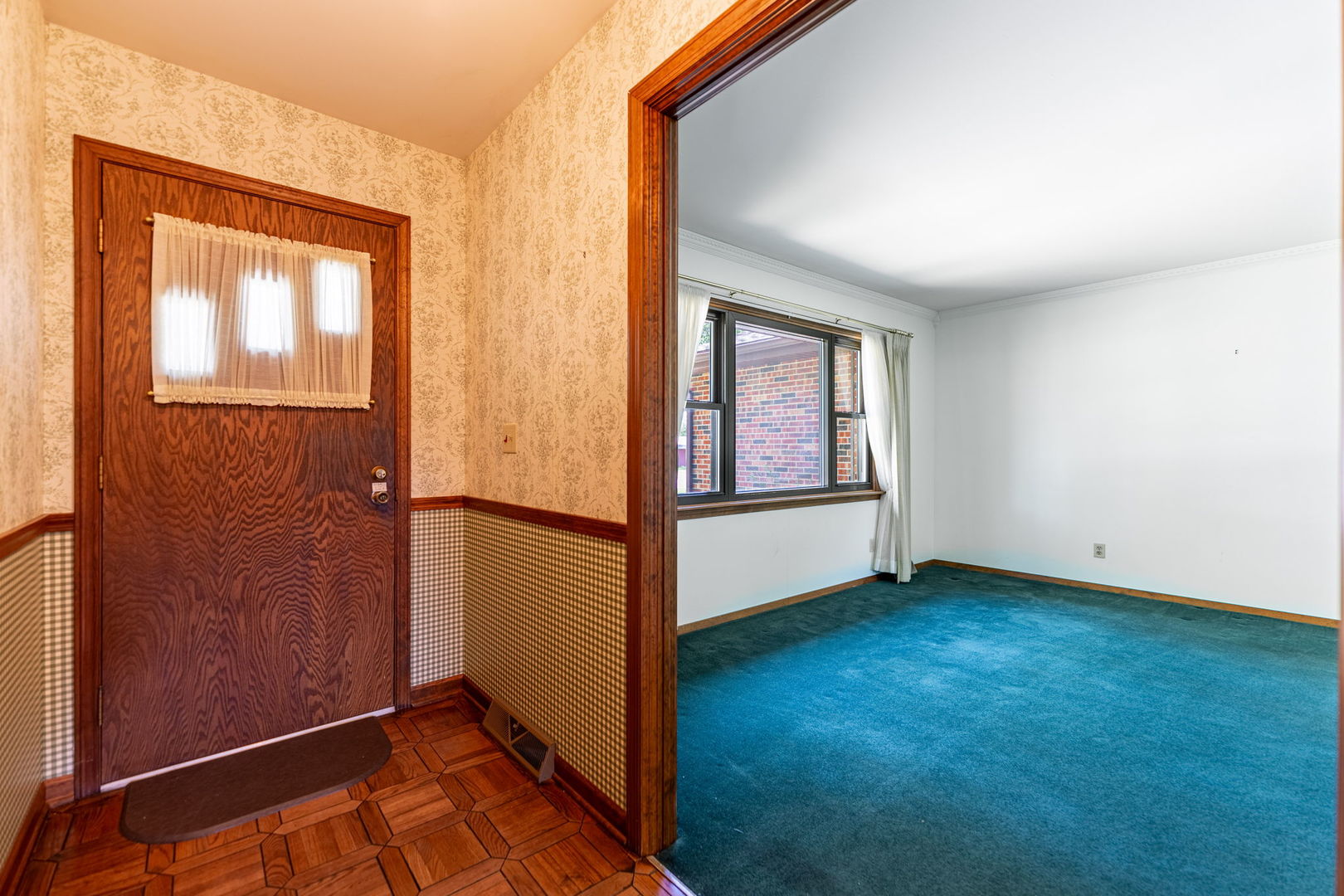 406 Ridge Drive DeKalb, IL 60115 - Photo 5 of 44 Gallery Image 5