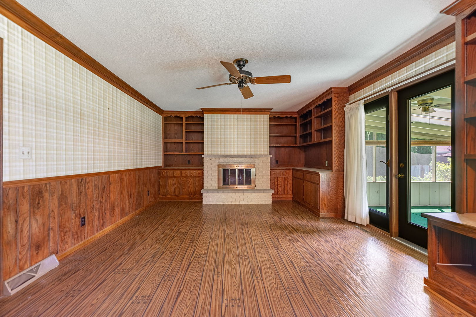 406 Ridge Drive DeKalb, IL 60115 - Photo 9 of 44 Gallery Image 9