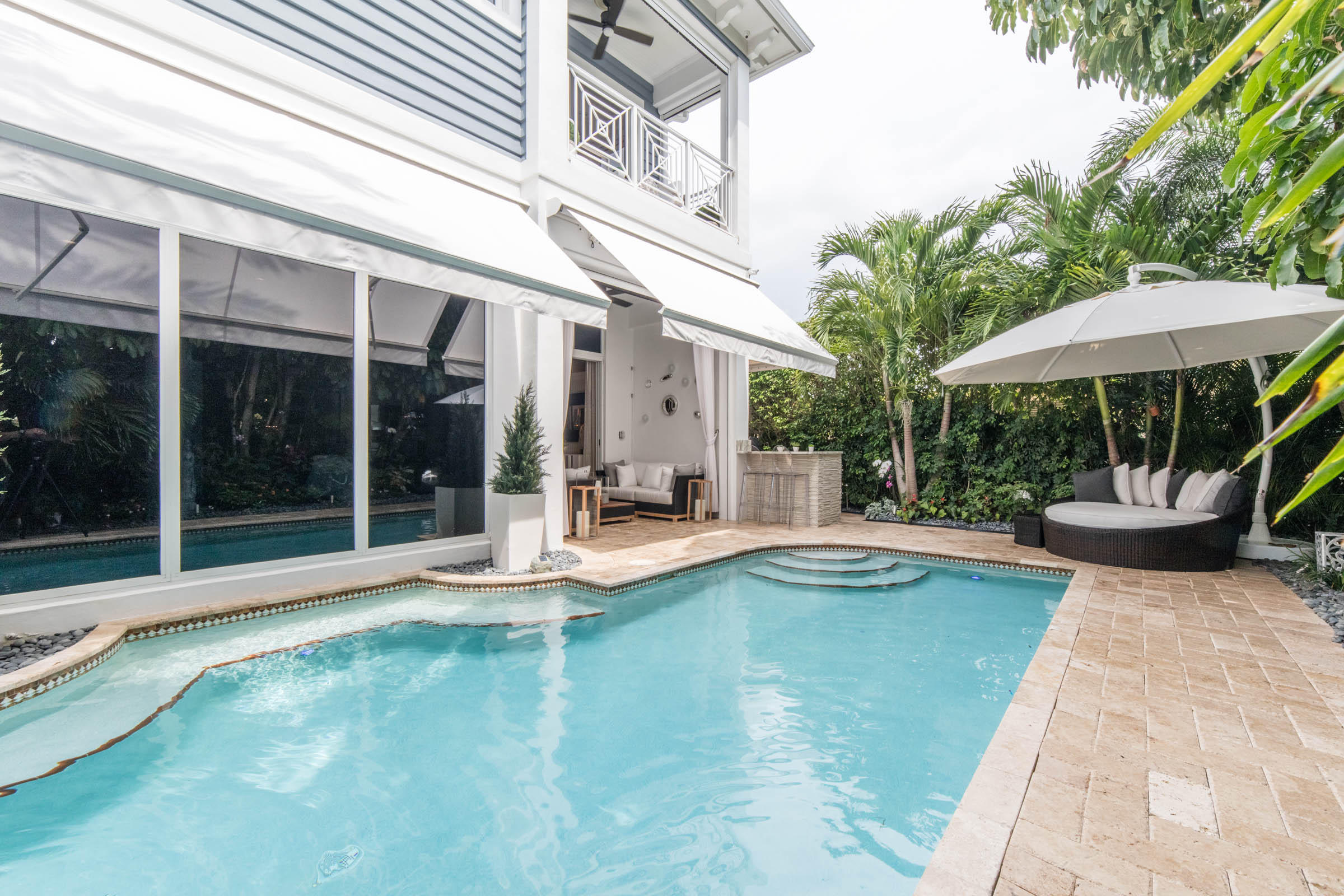520 Northeast Wavecrest Way Boca Raton, FL 33432 - Photo 9 of 31 Salt Water Pool