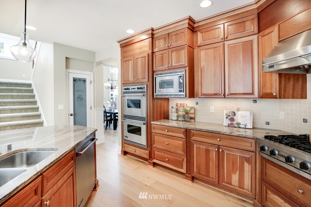 1811 Southeast 8th Place Renton, WA 98057 - Photo 11 of 40 Gallery Image 11
