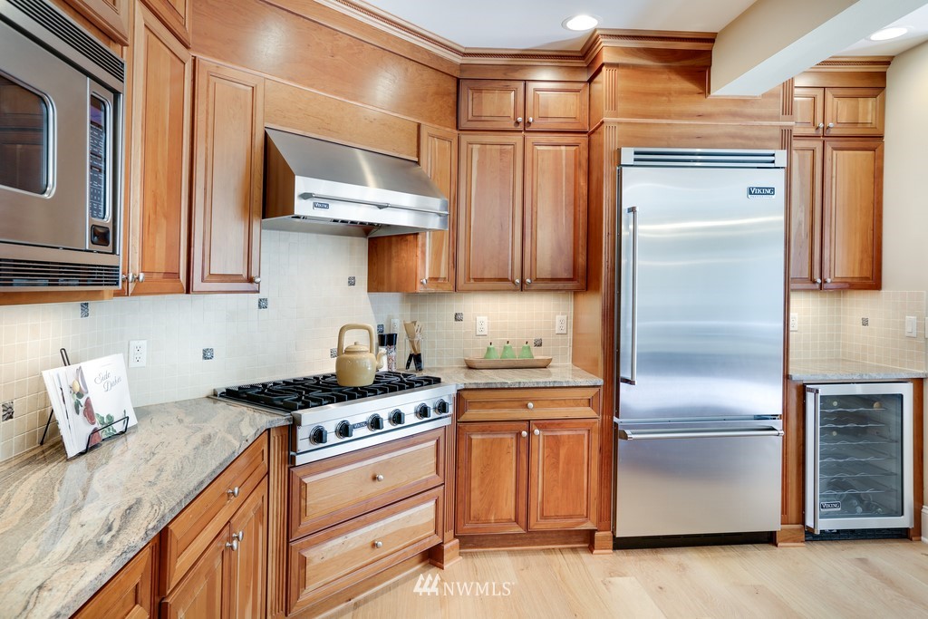 1811 Southeast 8th Place Renton, WA 98057 - Photo 12 of 40 Gallery Image 12