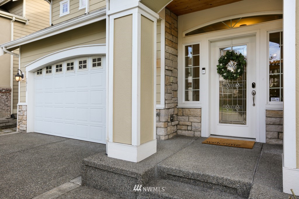1811 Southeast 8th Place Renton, WA 98057 - Photo 3 of 40 Gallery Image 3