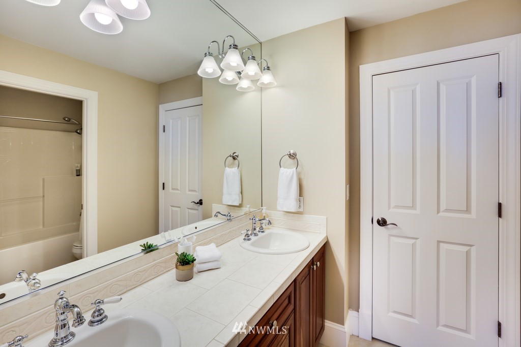 1811 Southeast 8th Place Renton, WA 98057 - Photo 34 of 40 Gallery Image 34