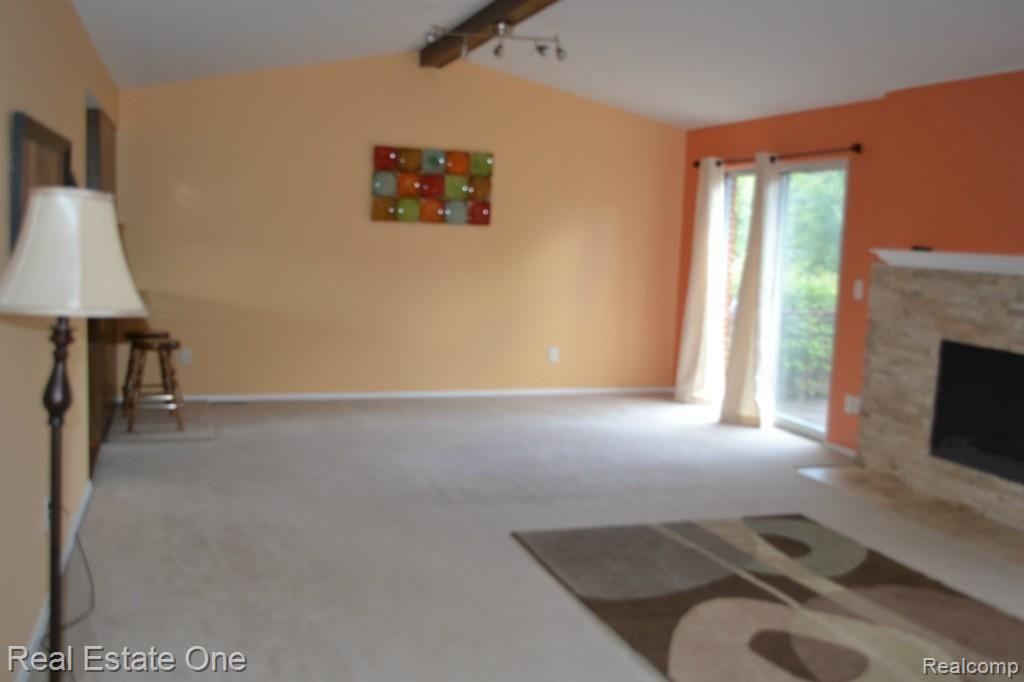 323 Torrent Court Rochester, MI 48307 - Photo 5 of 17 Huge Great Room with Cathedral Ceilings