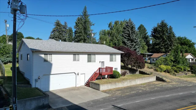 $399,999 | 320 South Ramsey Street, Tekoa, WA 99033