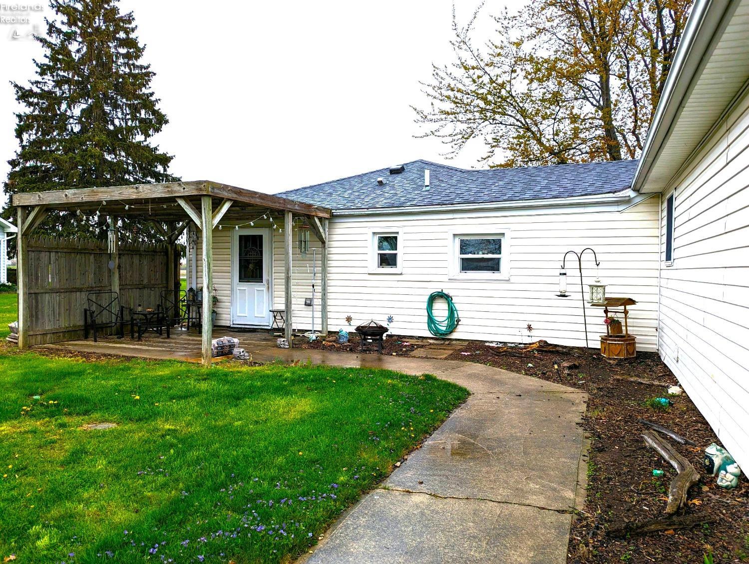 5160 West Harbor Road Port Clinton, OH 43452 - Photo 2 of 14 Gallery Image 2