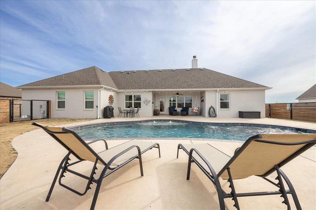 10251 Finch Road Sanger, TX 76266 - Photo 27 of 38 Pool and lounge area