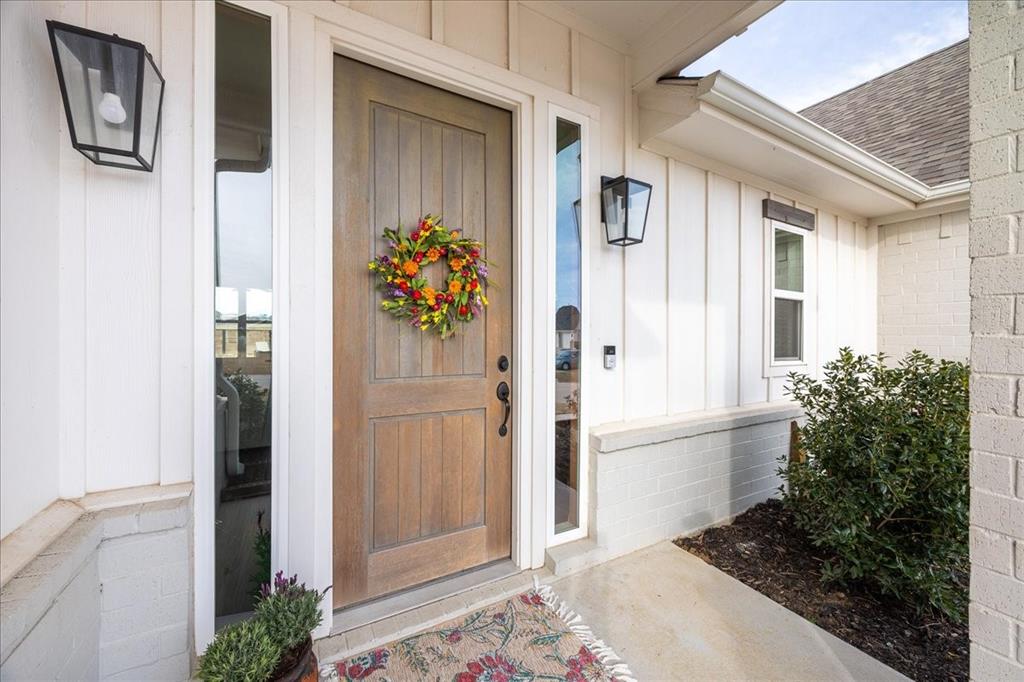 10251 Finch Road Sanger, TX 76266 - Photo 3 of 38 Come on in!