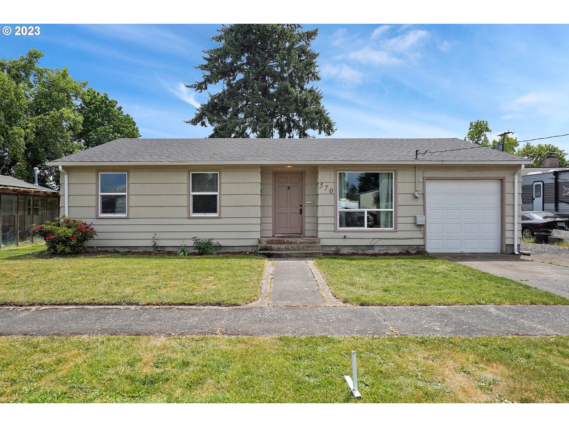570 E Street Lebanon, OR 97355 - Photo 1 of 33