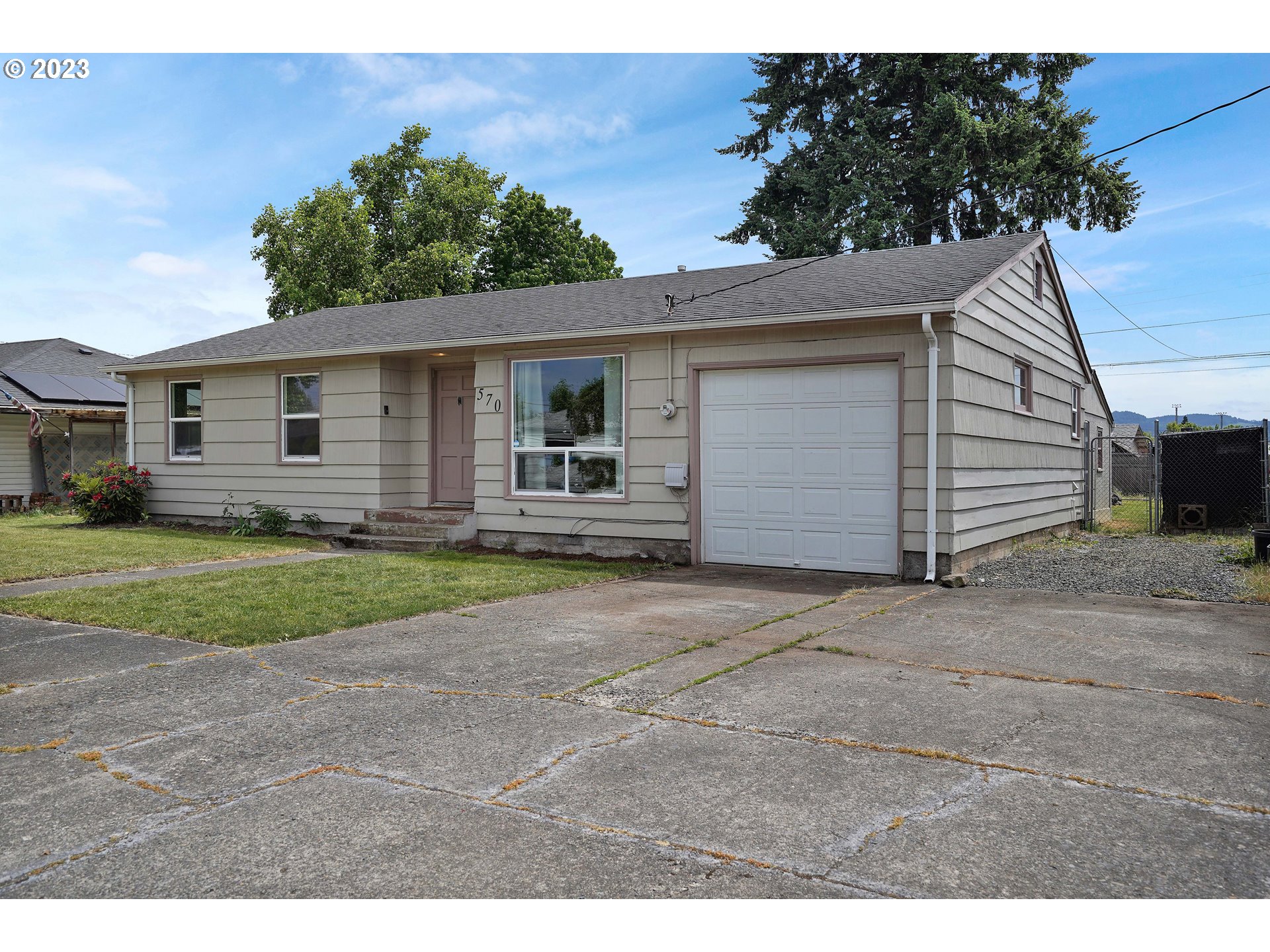 570 E Street Lebanon, OR 97355 - Photo 2 of 33