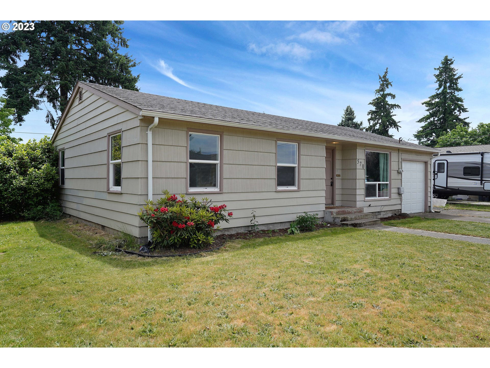 570 E Street Lebanon, OR 97355 - Photo 4 of 33