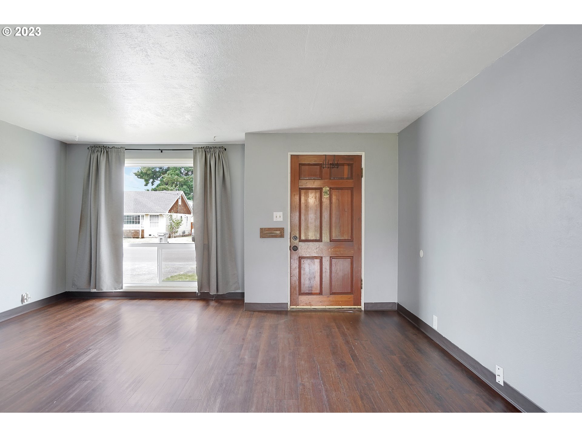 570 E Street Lebanon, OR 97355 - Photo 5 of 33