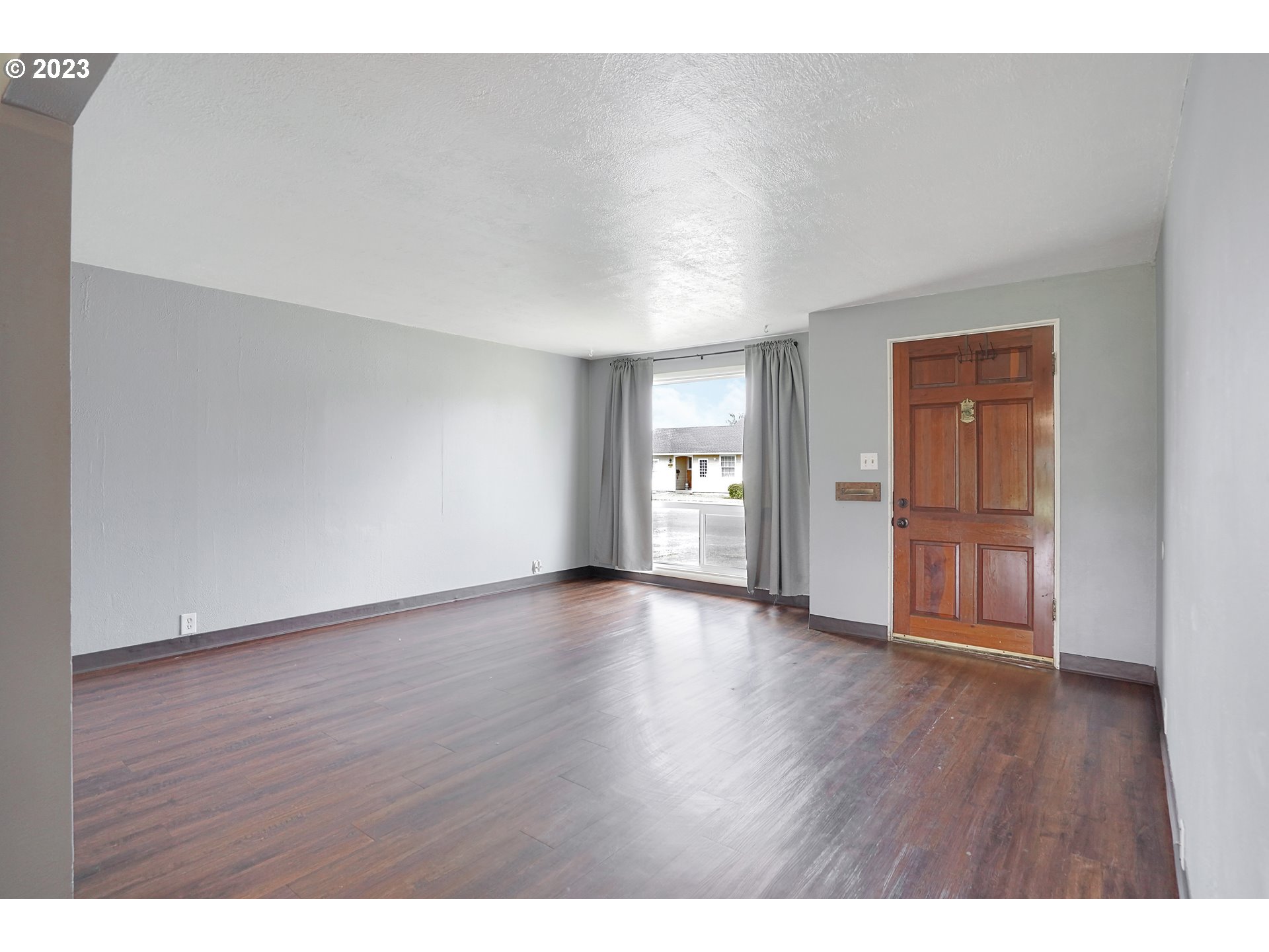 570 E Street Lebanon, OR 97355 - Photo 6 of 33
