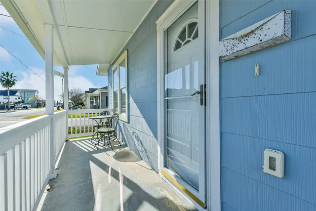 $298,000 | 5828 Avenue T, Galveston, TX 77551