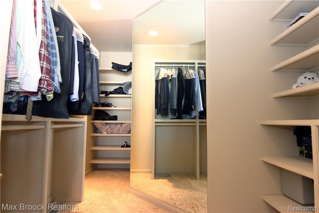 7060 Hatchery Road Waterford, MI 48327 - Photo 19 of 39 Master Walk-In Closet.jpg