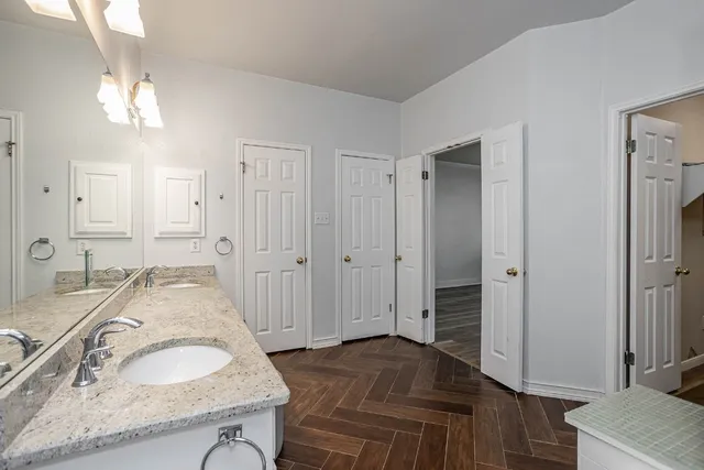 a view of an empty walk in closet