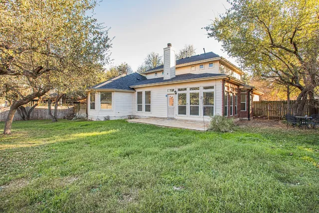 a view of a yard with a tree