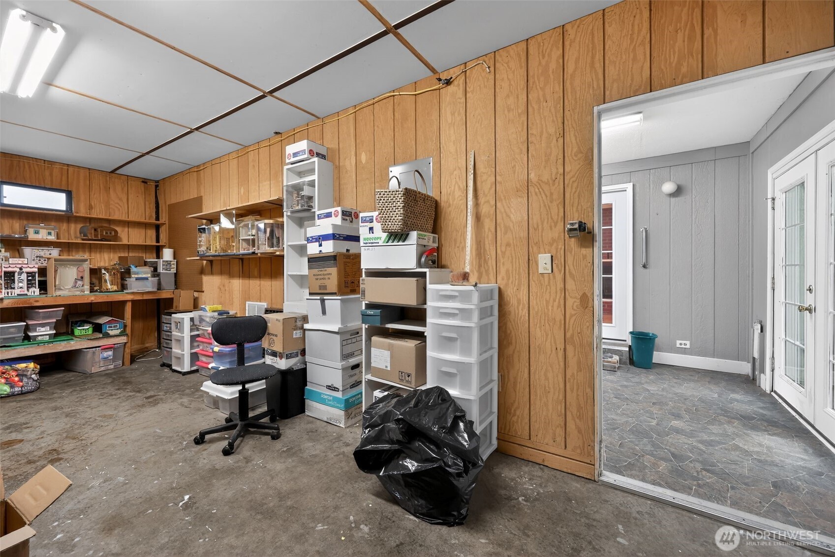 271 Hawkins Road Winlock, WA 98596 - Photo 22 of 26 a view of a livingroom with workspace and a window