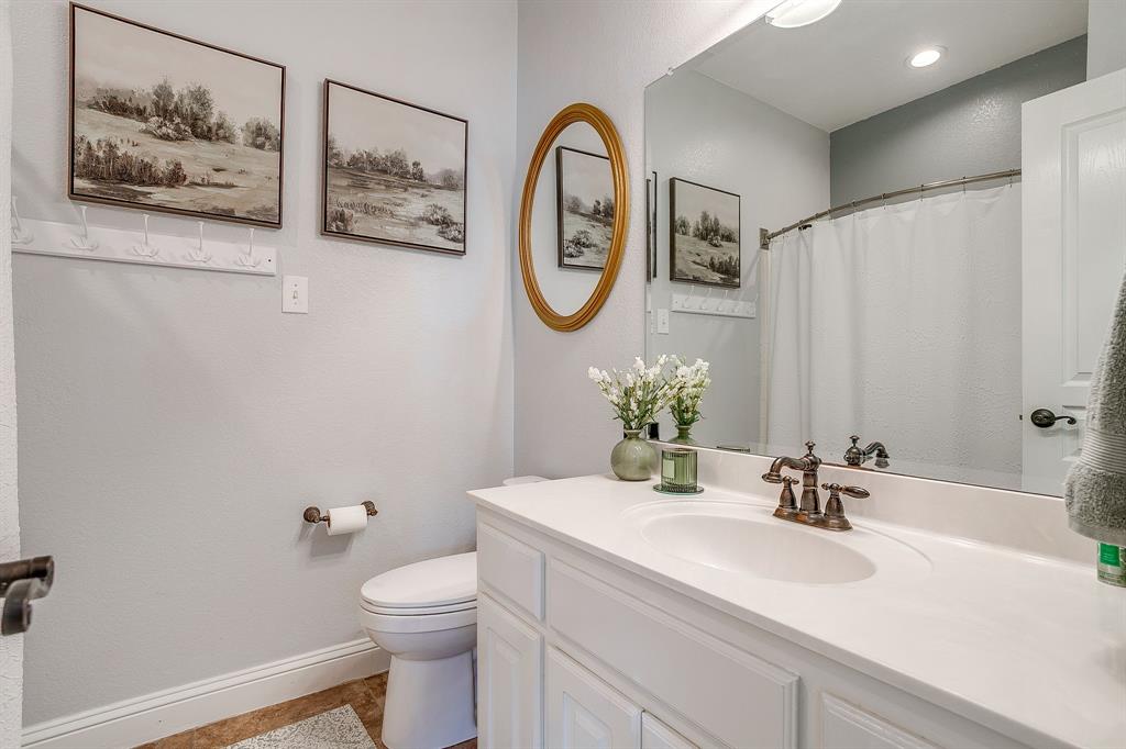 1249 Handkerchief Way Fort Worth, TX 76052 - Photo 21 of 40 a bathroom with a toilet a sink and a mirror