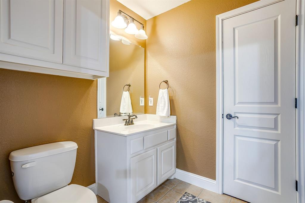 1249 Handkerchief Way Fort Worth, TX 76052 - Photo 27 of 40 a bathroom with a toilet sink and mirror