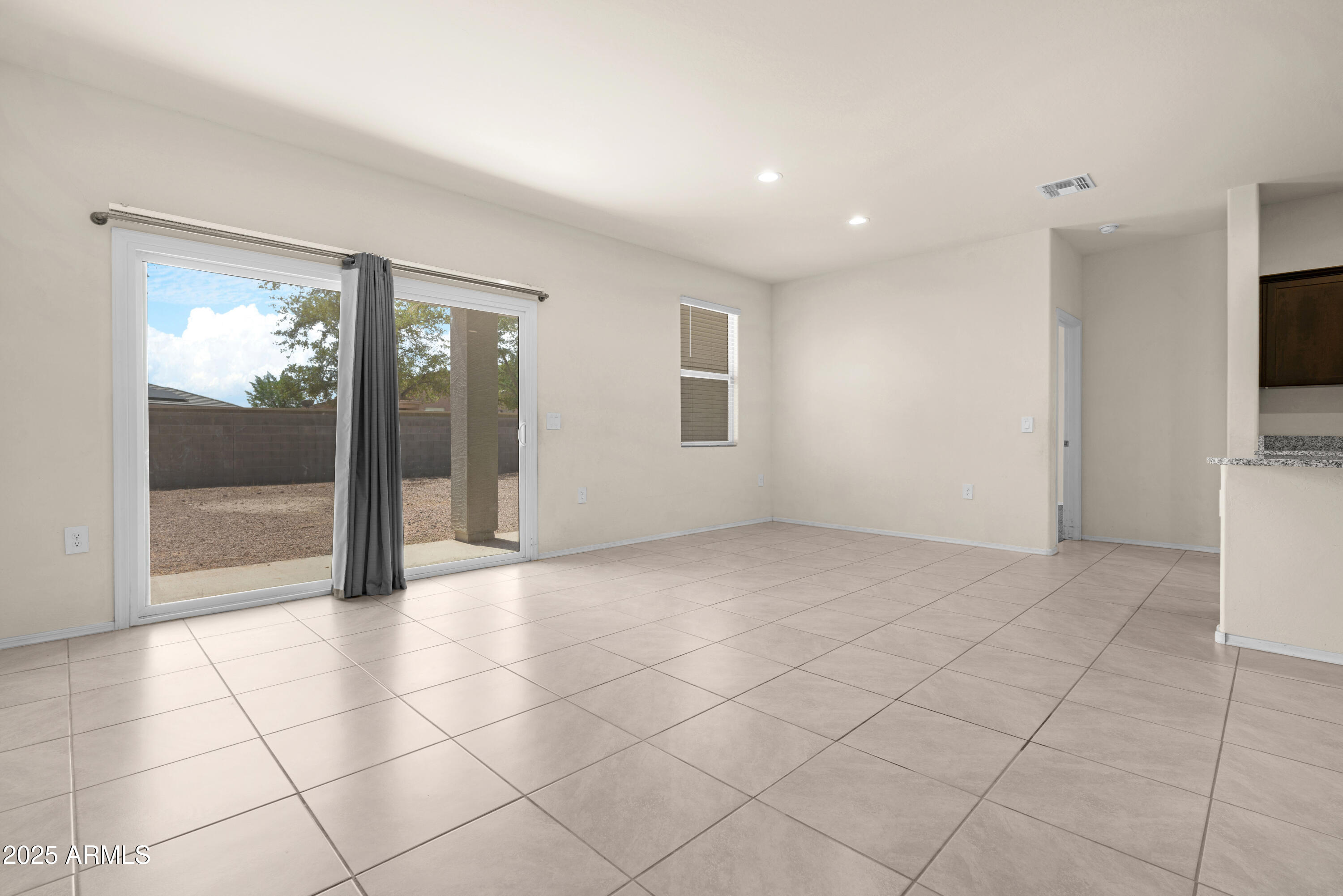 9347 Silo Road Florence, AZ 85132 - Photo 16 of 47 Living 5