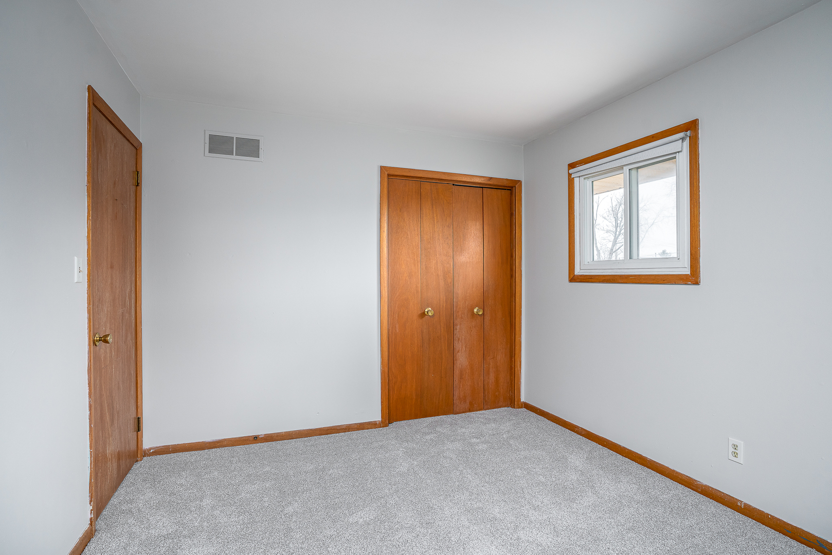 4905 50th Street Moline, IL 61265 - Photo 14 of 25 a view of an empty room