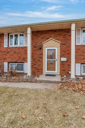$219,900 | 4905 50th Street, Moline, IL 61265