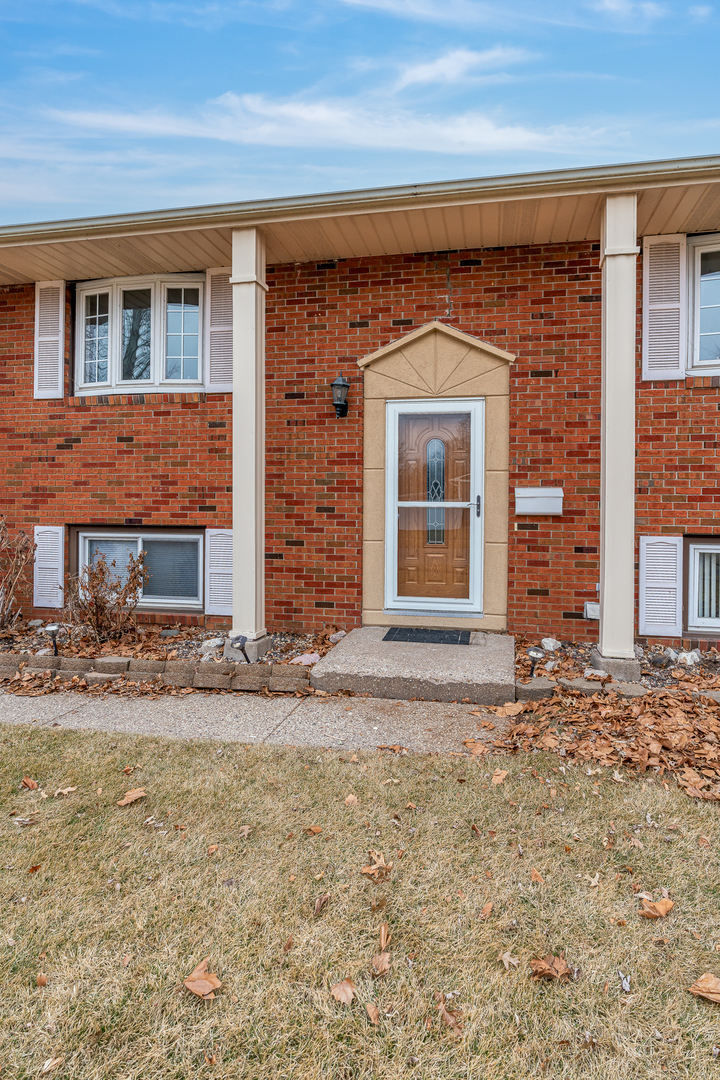 4905 50th Street Moline, IL 61265 - Photo 2 of 25 a front view of a house with garden