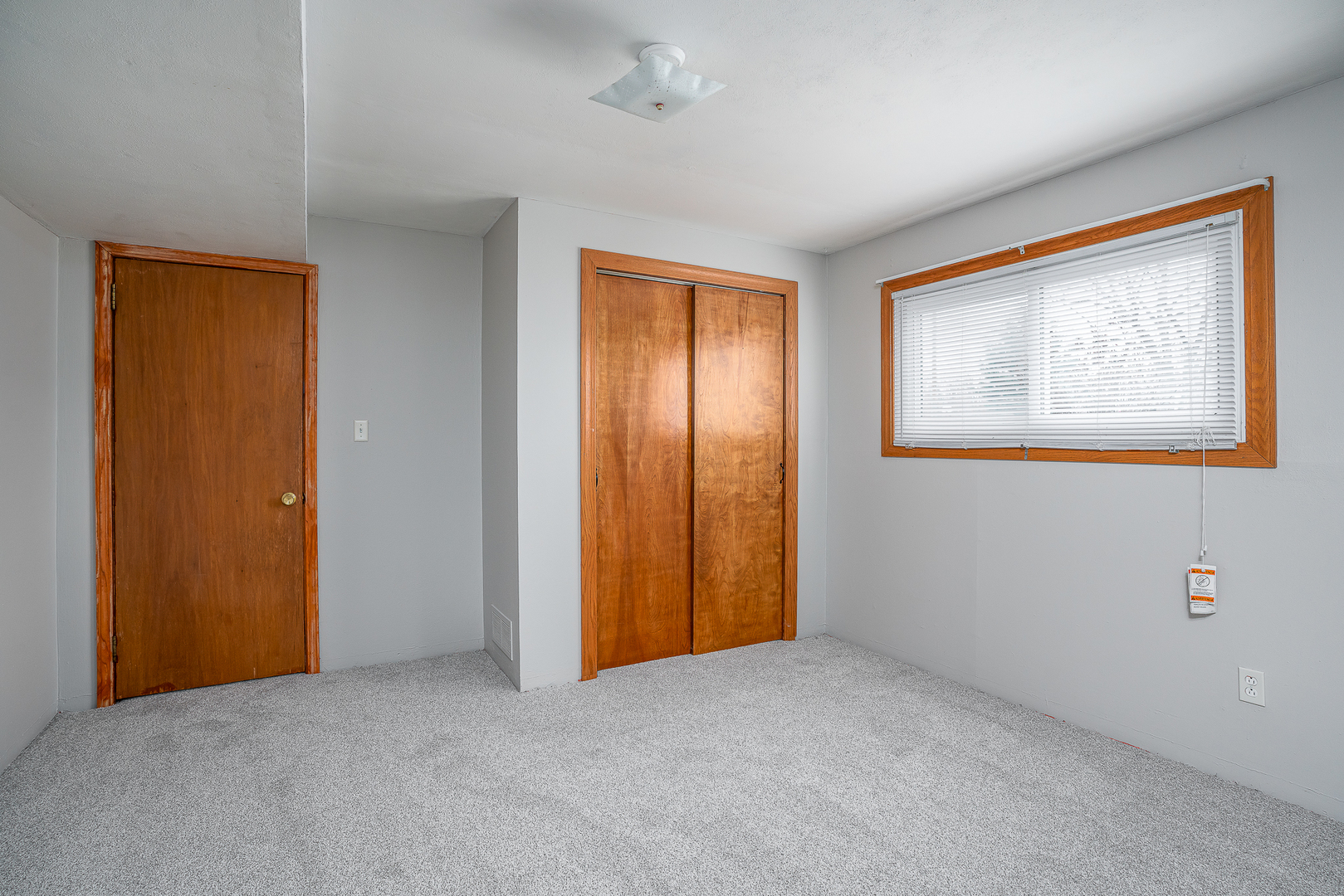 4905 50th Street Moline, IL 61265 - Photo 21 of 25 an empty room with windows
