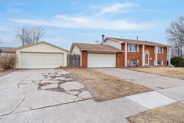 $219,900 | 4905 50th Street, Moline, IL 61265