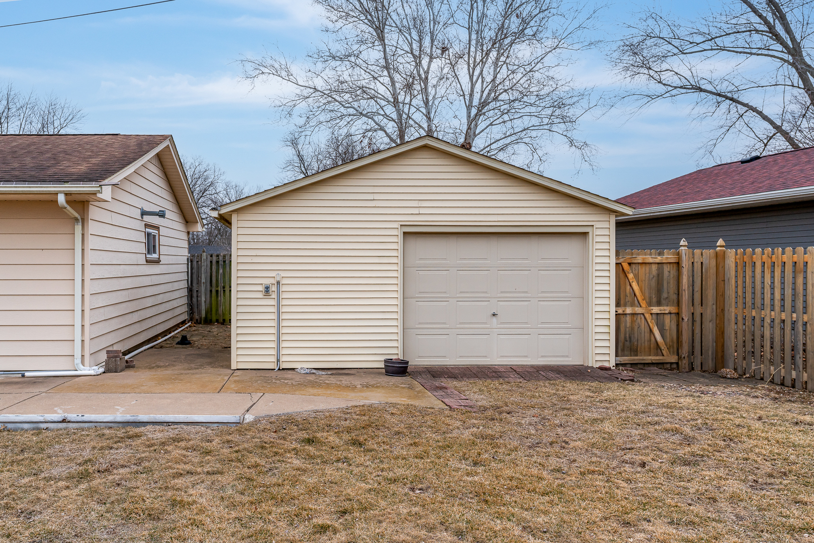 4905 50th Street Moline, IL 61265 - Photo 5 of 25 a view of a house with a yard