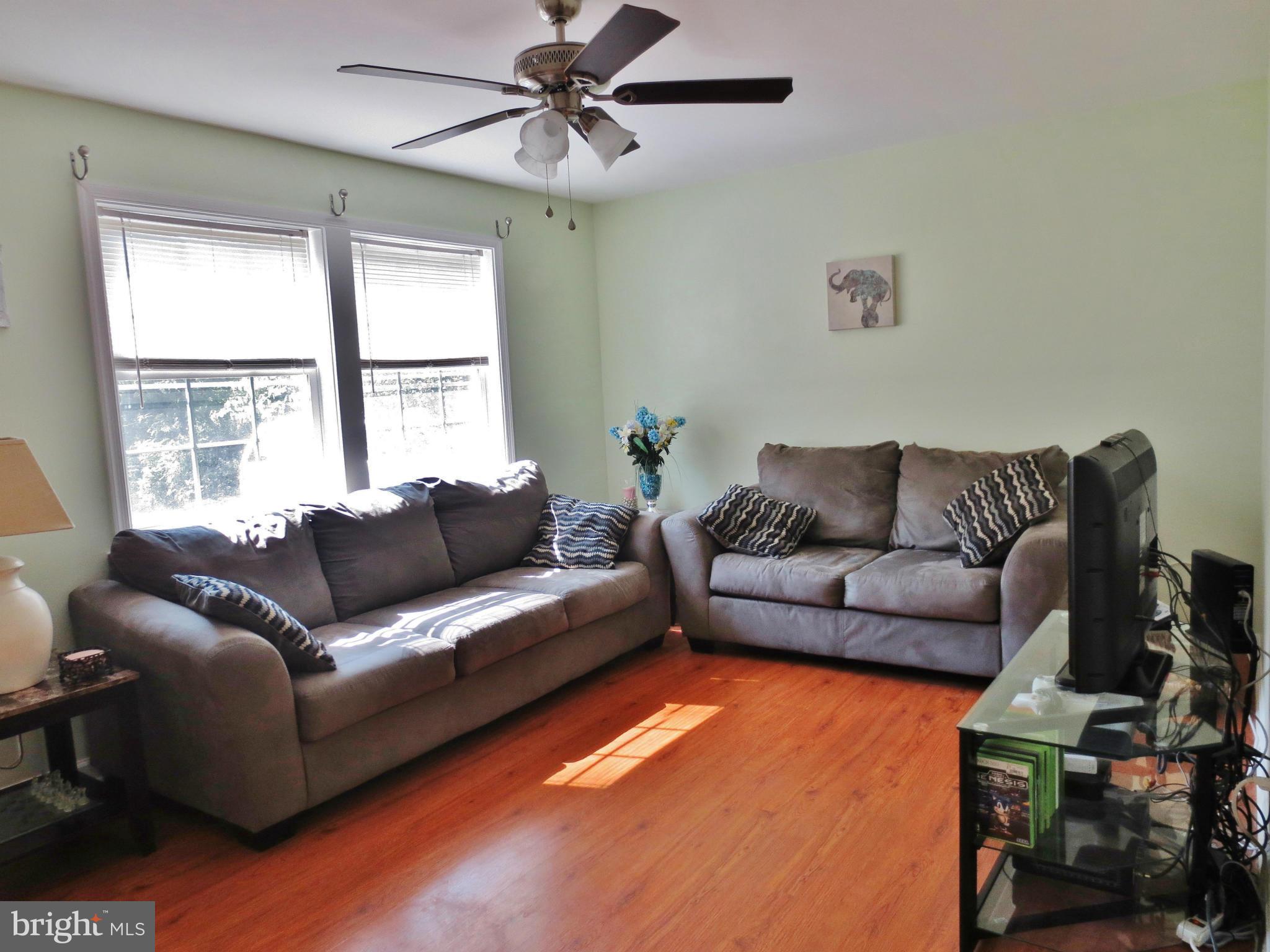 12303 Scotts Mill Road Culpeper, VA 22701 - Photo 4 of 26 Living Room