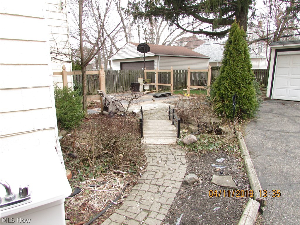 3889 Grosvenor Road Cleveland, OH 44118 - Photo 31 of 35