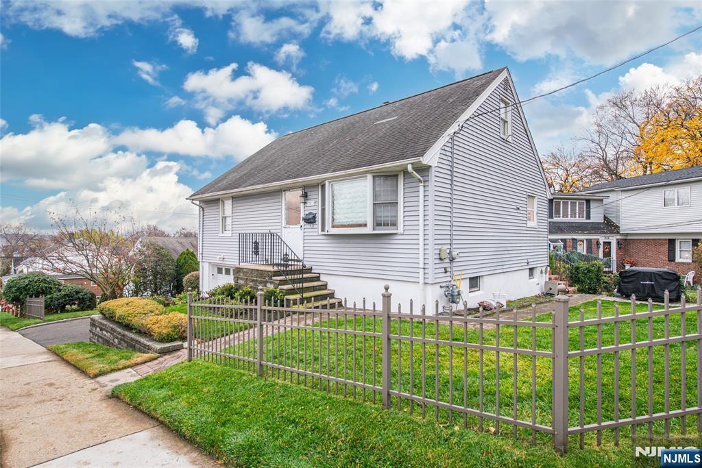 466 Franklin Avenue Hasbrouck Heights, NJ 07604 - Photo 2 of 25