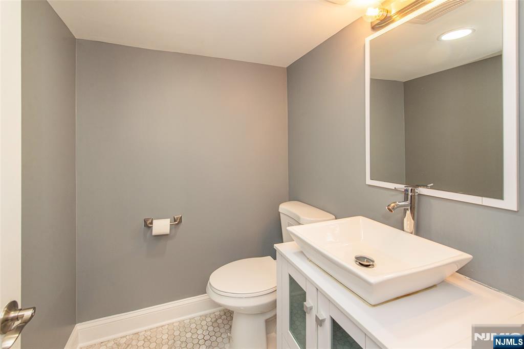 466 Franklin Avenue Hasbrouck Heights, NJ 07604 - Photo 21 of 25