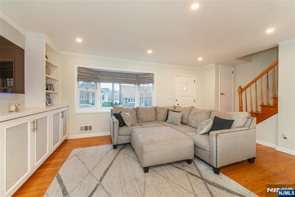 466 Franklin Avenue Hasbrouck Heights, NJ 07604 - Photo 3 of 25