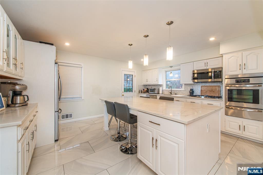 466 Franklin Avenue Hasbrouck Heights, NJ 07604 - Photo 9 of 25