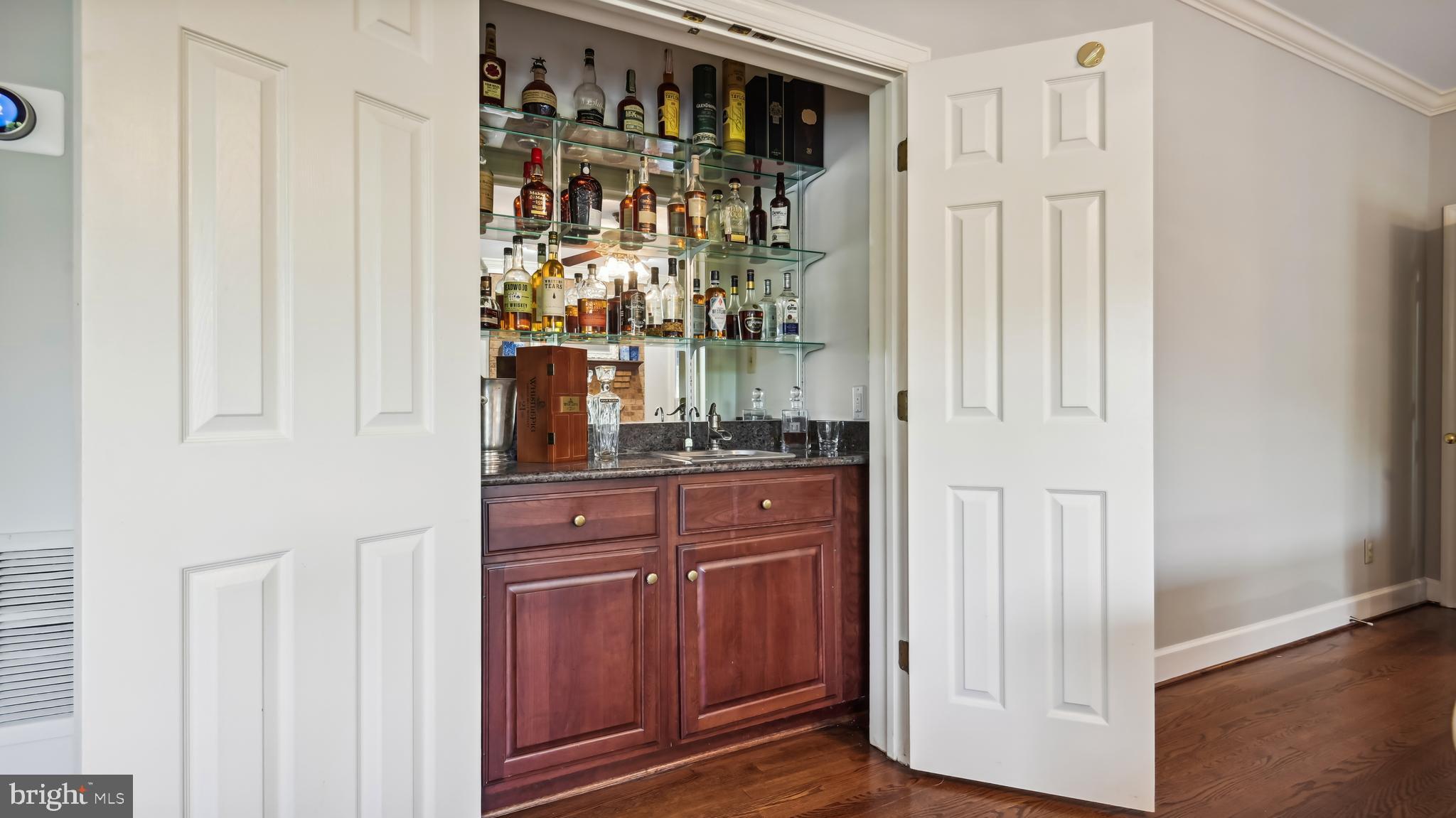 16115 Hamilton Station Road Waterford, VA 20197 - Photo 17 of 65 1 of 2 Wet Bars